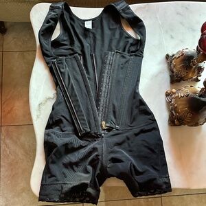 double compression faja zipper and hooks